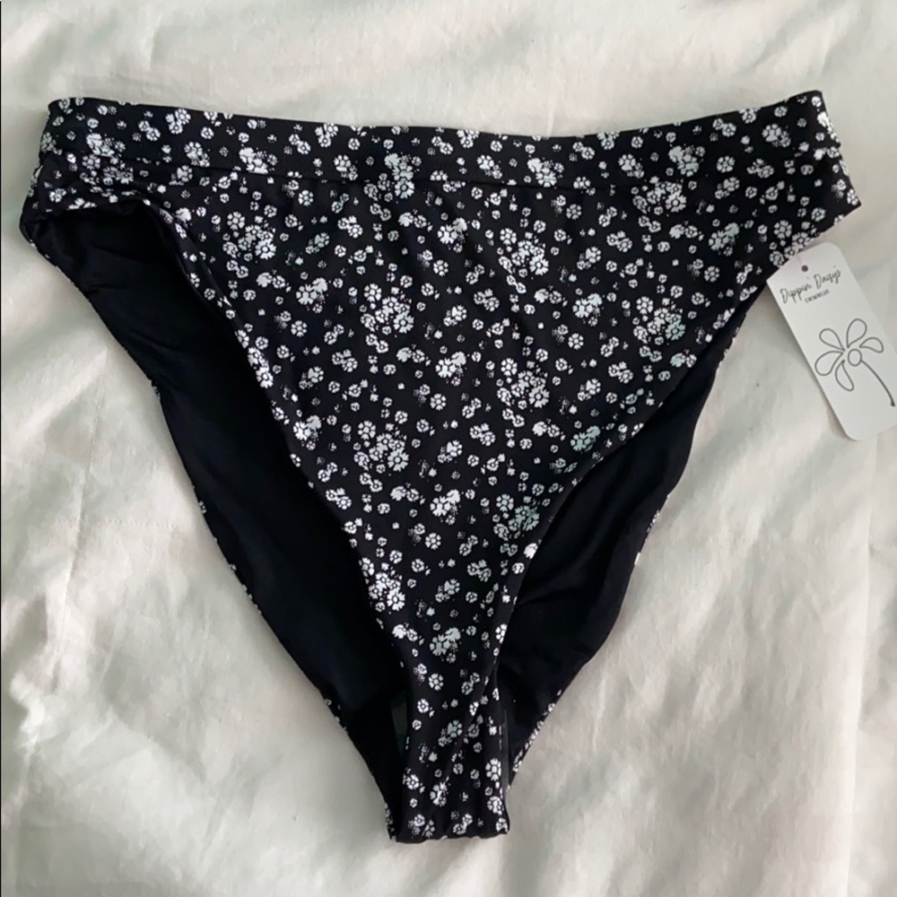 BRAND NEW Dippin Daisys ultra bottom size LARGE